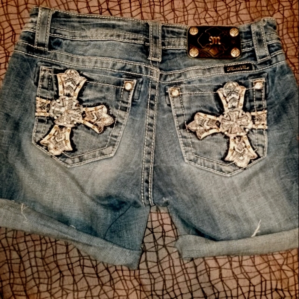Miss Me Jean shorts size 27  gently used